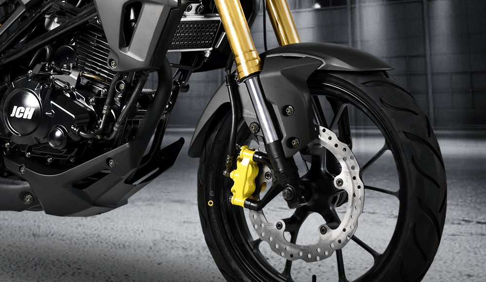 La Moto pistera XDRIVE 250 cuenta con frenos delanteros ideal para una gran pista